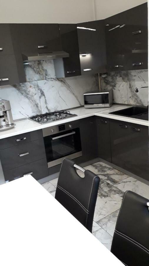 Monar City Center Apartment Free Parking Kosice Luaran gambar